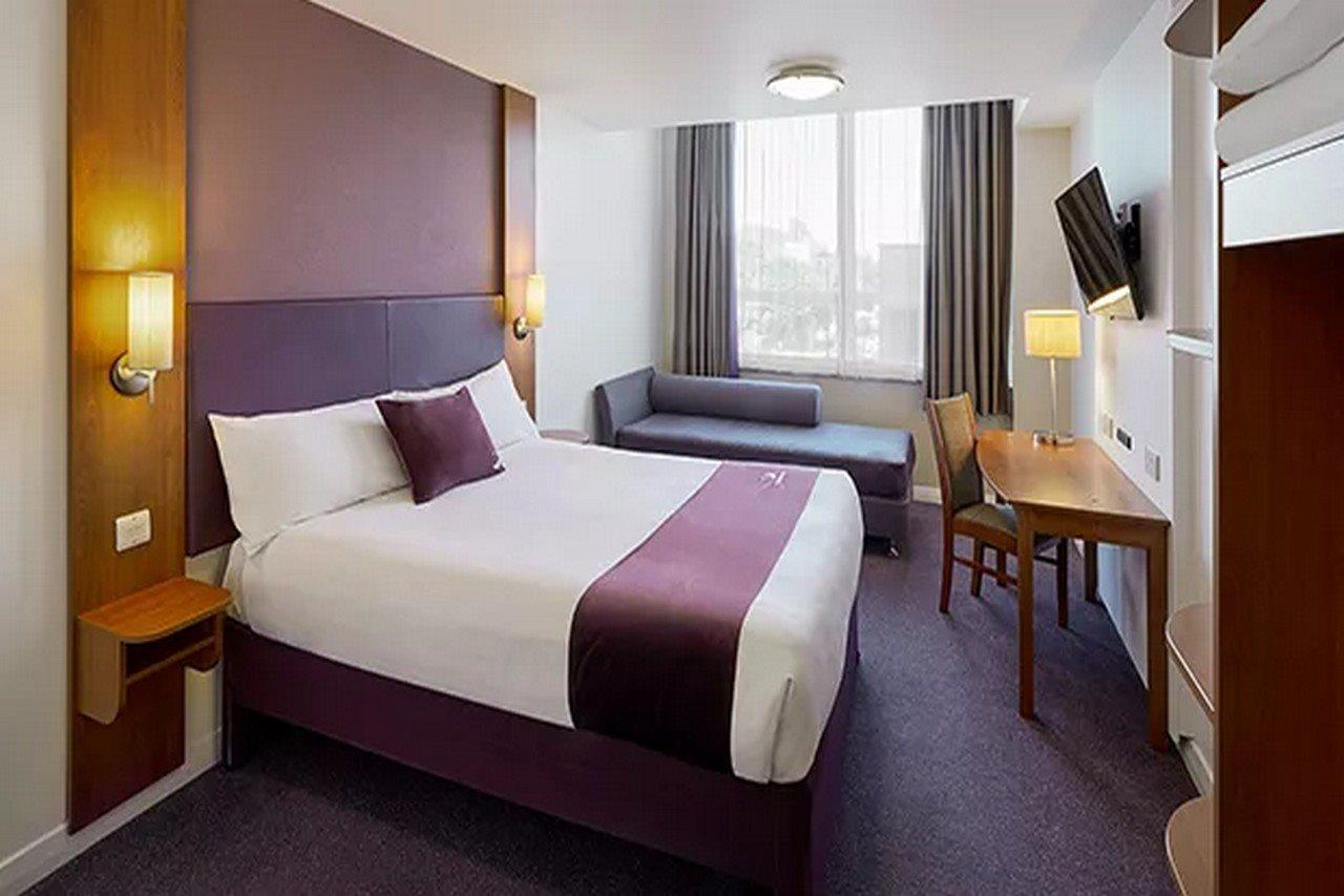Premier Inn Wolverhampton City Centre Exteriör bild