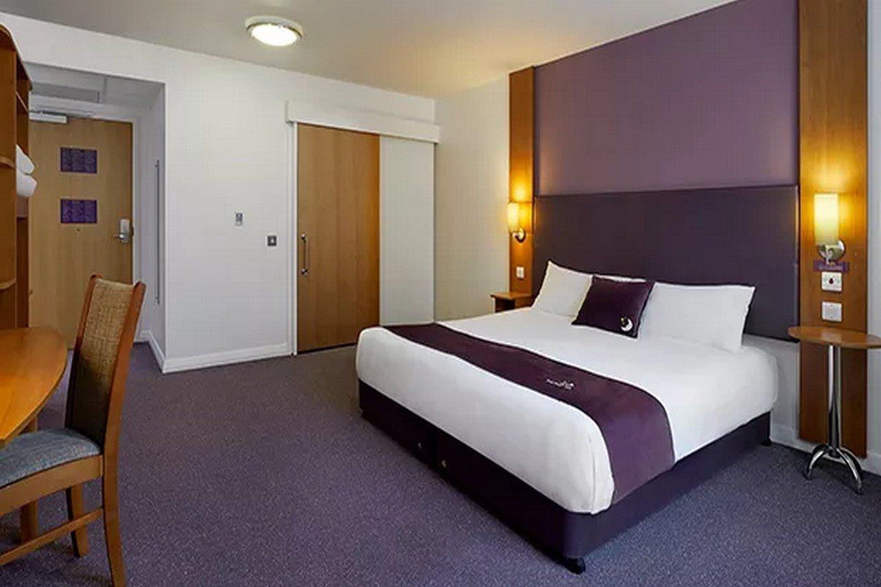 Premier Inn Wolverhampton City Centre Exteriör bild
