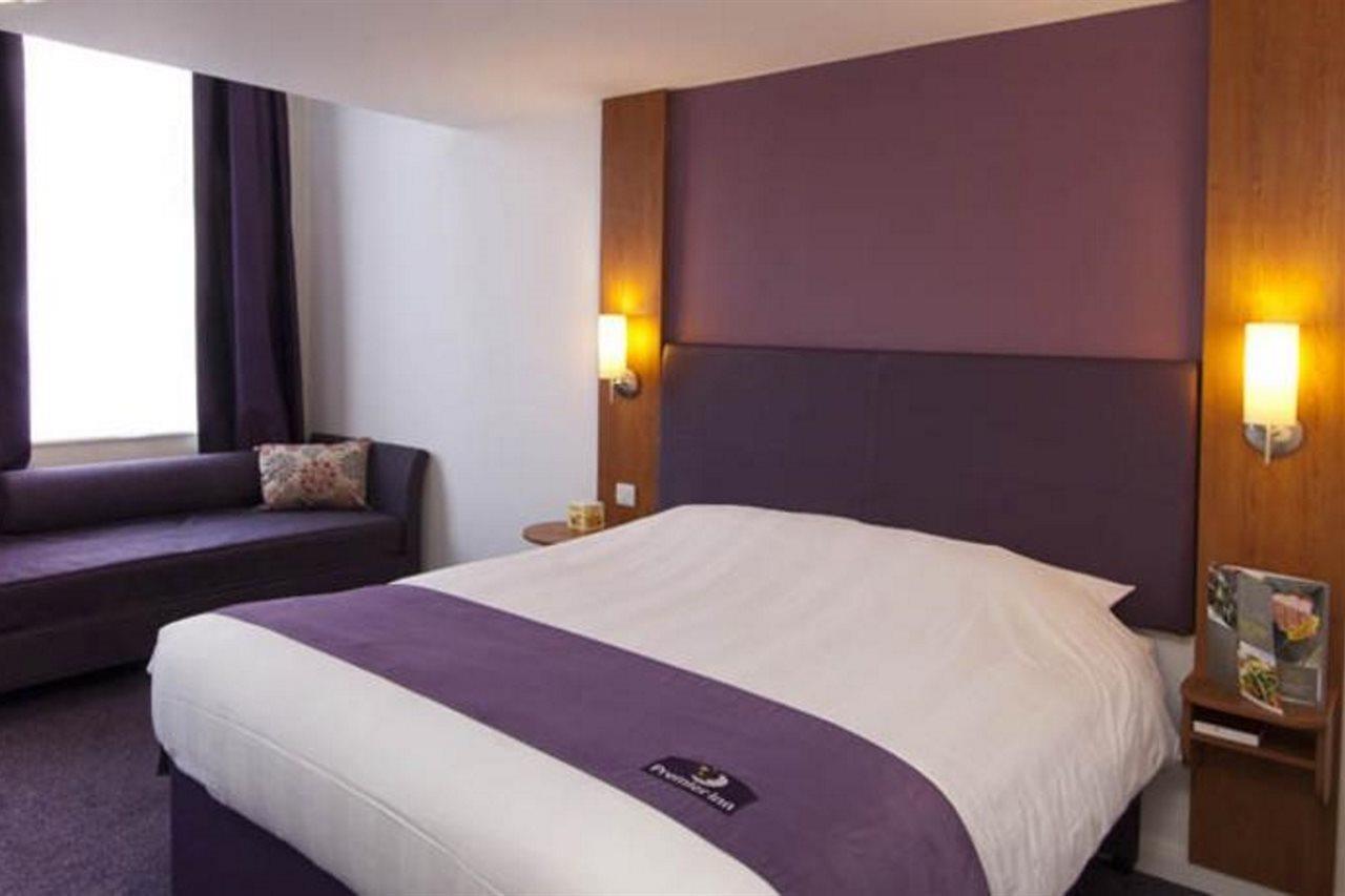 Premier Inn Wolverhampton City Centre Exteriör bild