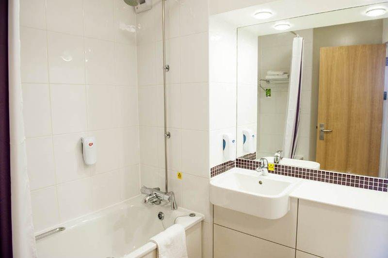 Premier Inn Wolverhampton City Centre Exteriör bild