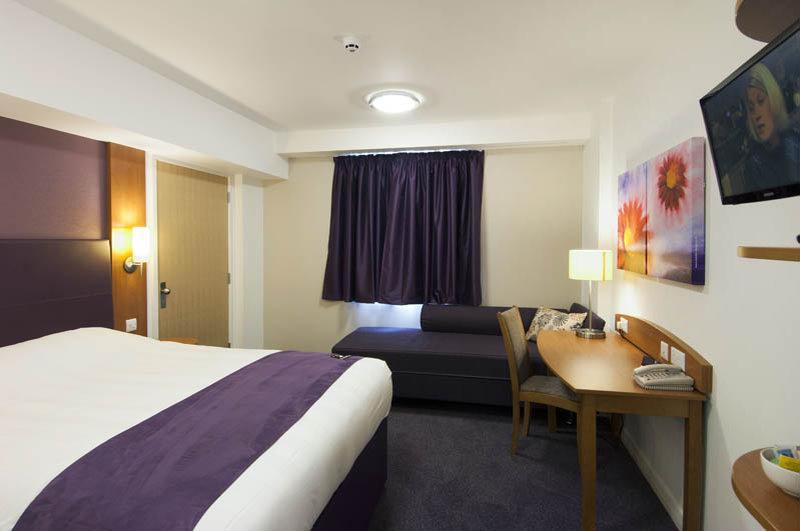 Premier Inn Wolverhampton City Centre Exteriör bild